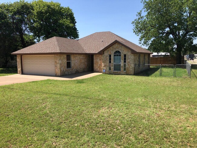 Primary Photo - AVAILABLE NOW Single Family Home 3/2/2