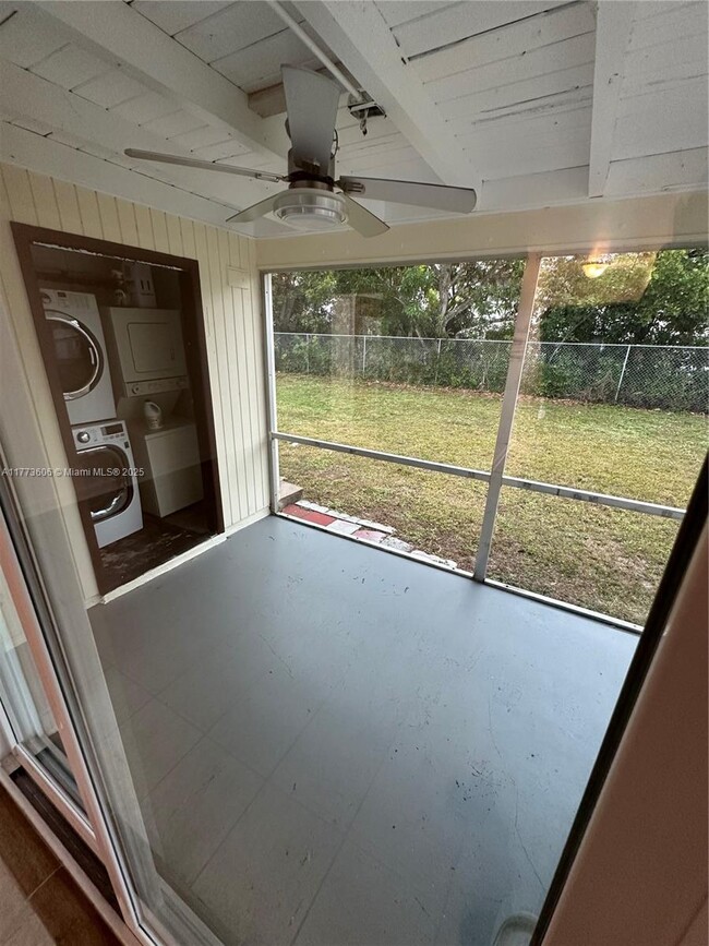 Building Photo - 318 Tarpon Dr