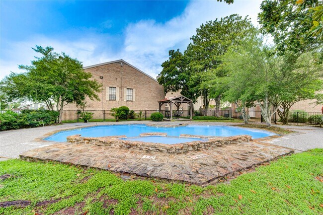 Building Photo - 14600 Fonmeadow Dr