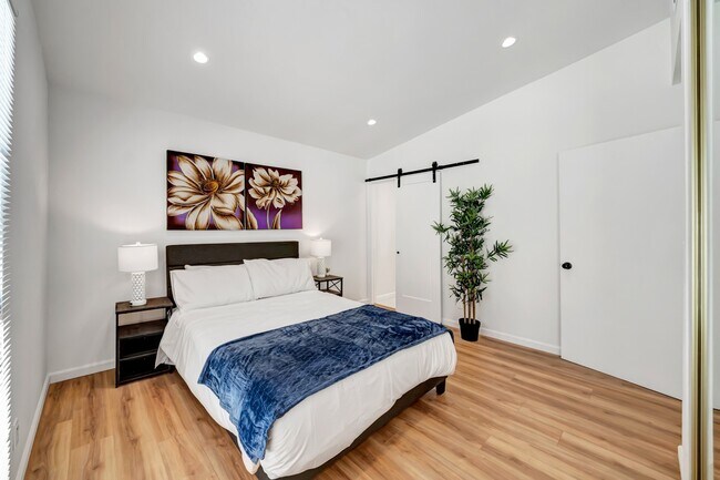 Building Photo - 22998 Valerio St