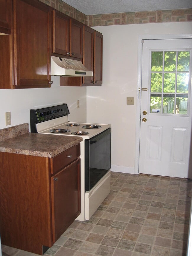 Building Photo - 2576 Oak Hill Dr