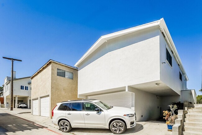 Building Photo - 432 33rd St