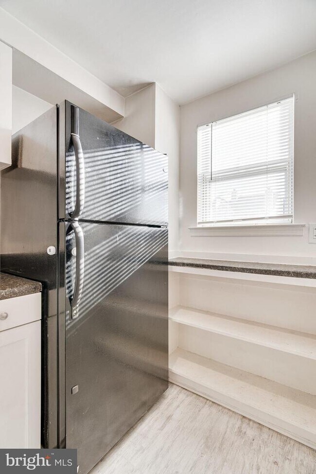 Building Photo - Elevated Comfort: Spacious Condo with Loft...