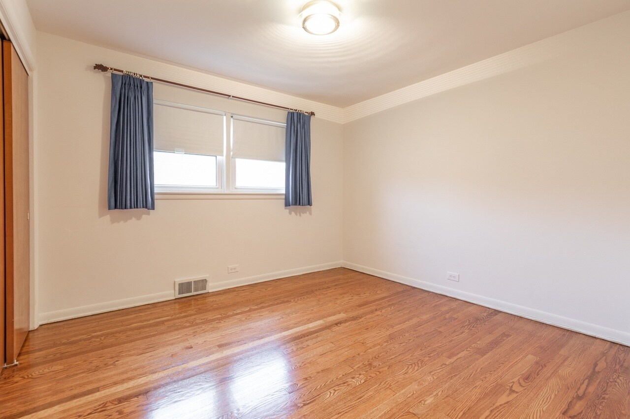 Building Photo - 4218 Oakton St