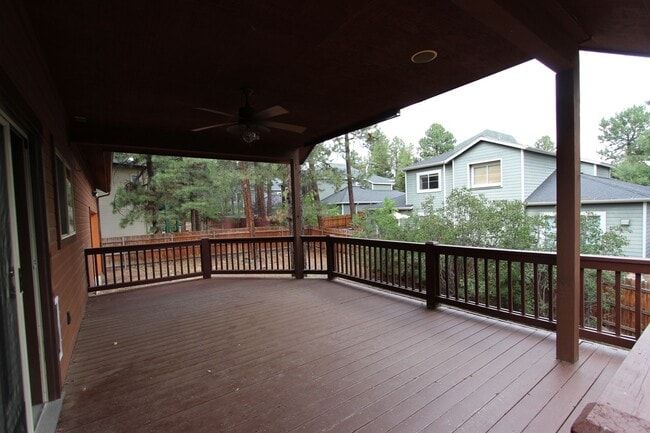 Building Photo - Stunning Boulder Pointe home with Huge Bon...