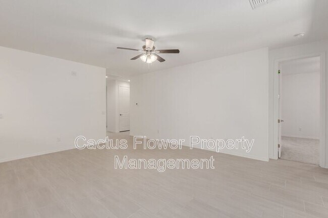 Building Photo - 9416 E Spiral Ave