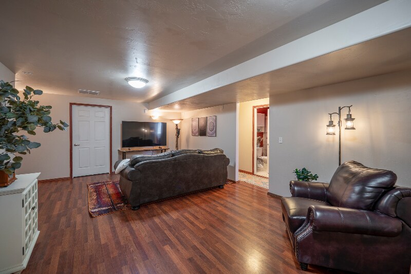 Building Photo - 807 Nebula St