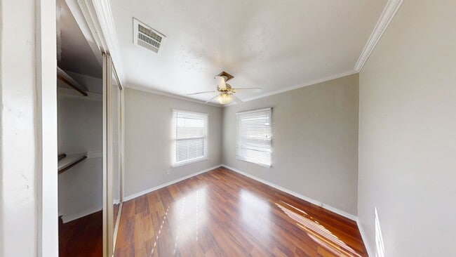 Building Photo - Cozy 2 bedroom 1 bathroom home!