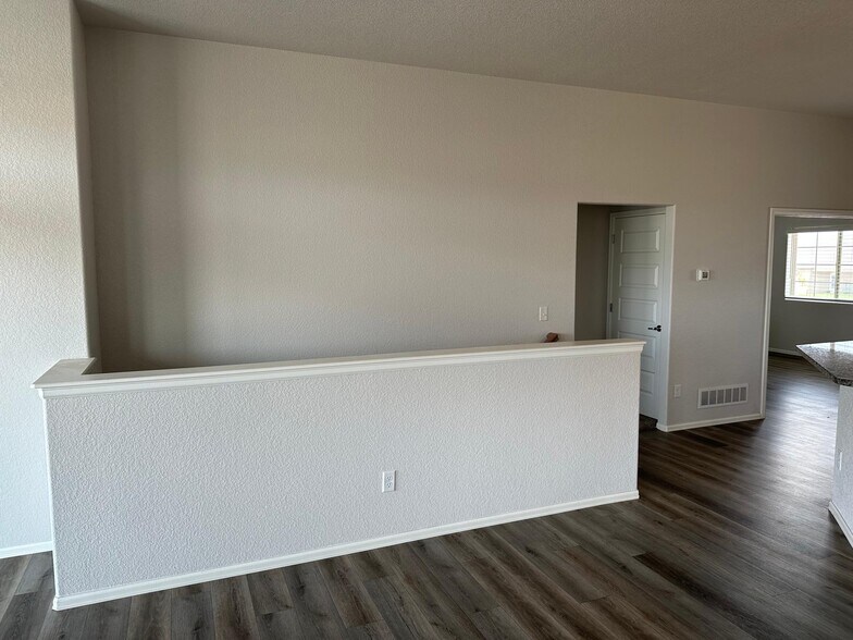 Building Photo - 1343 N Dailey Dr
