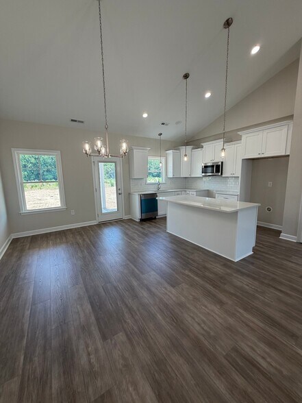 Building Photo - 407 Creeks Edge Dr