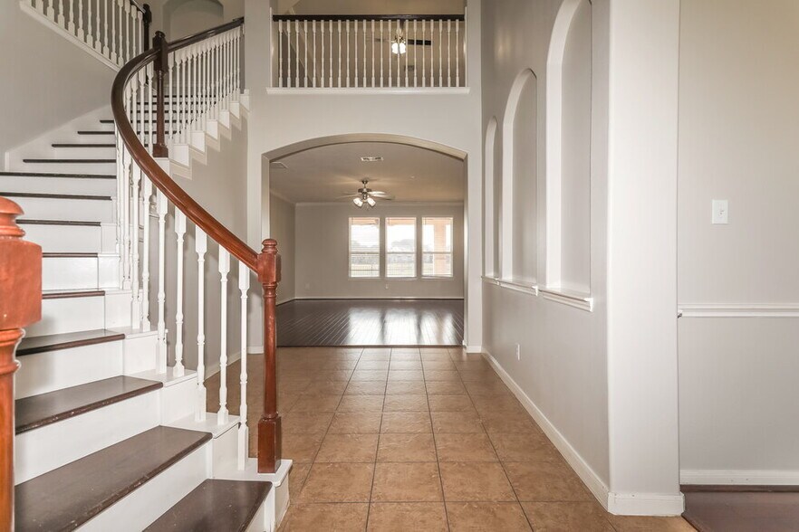 Building Photo - 17427 Stamford Oaks Dr