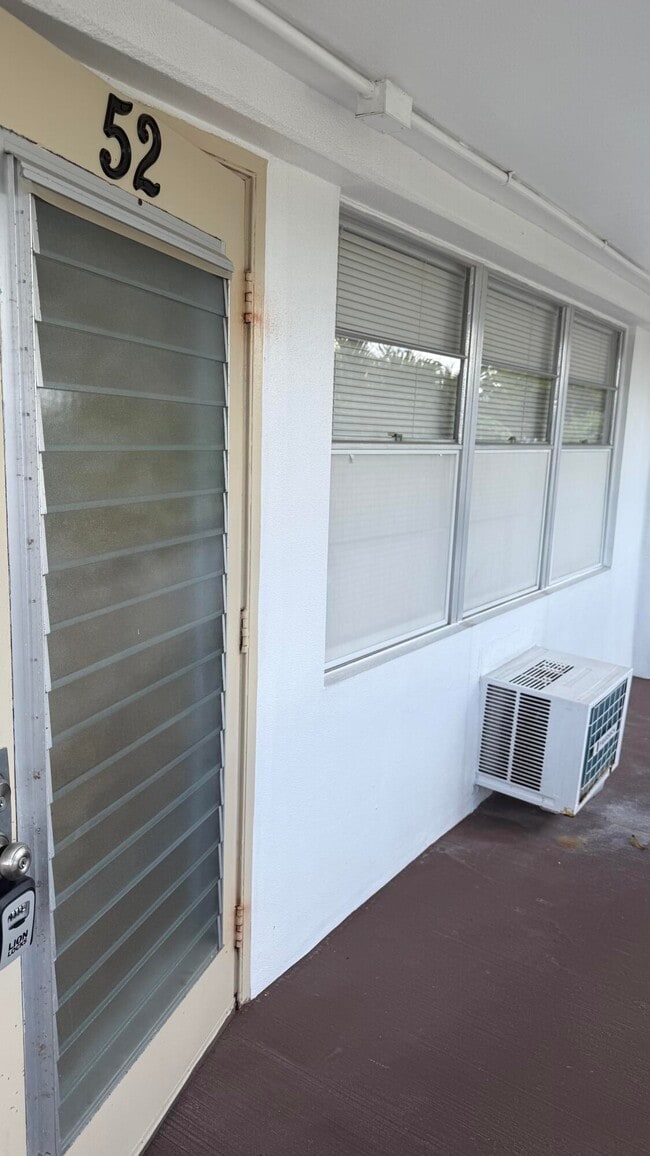 Building Photo - 52 Newport Ct