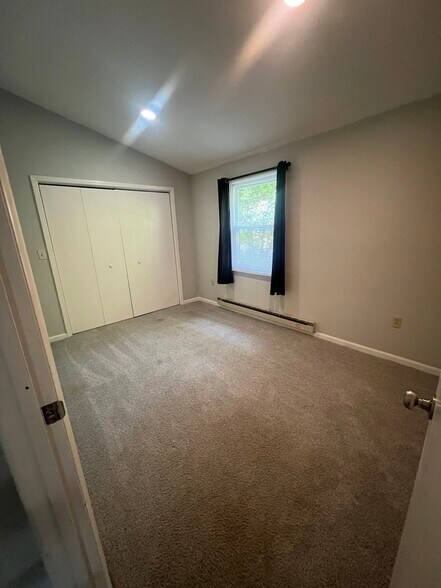 Building Photo - 507 S Bay Rd