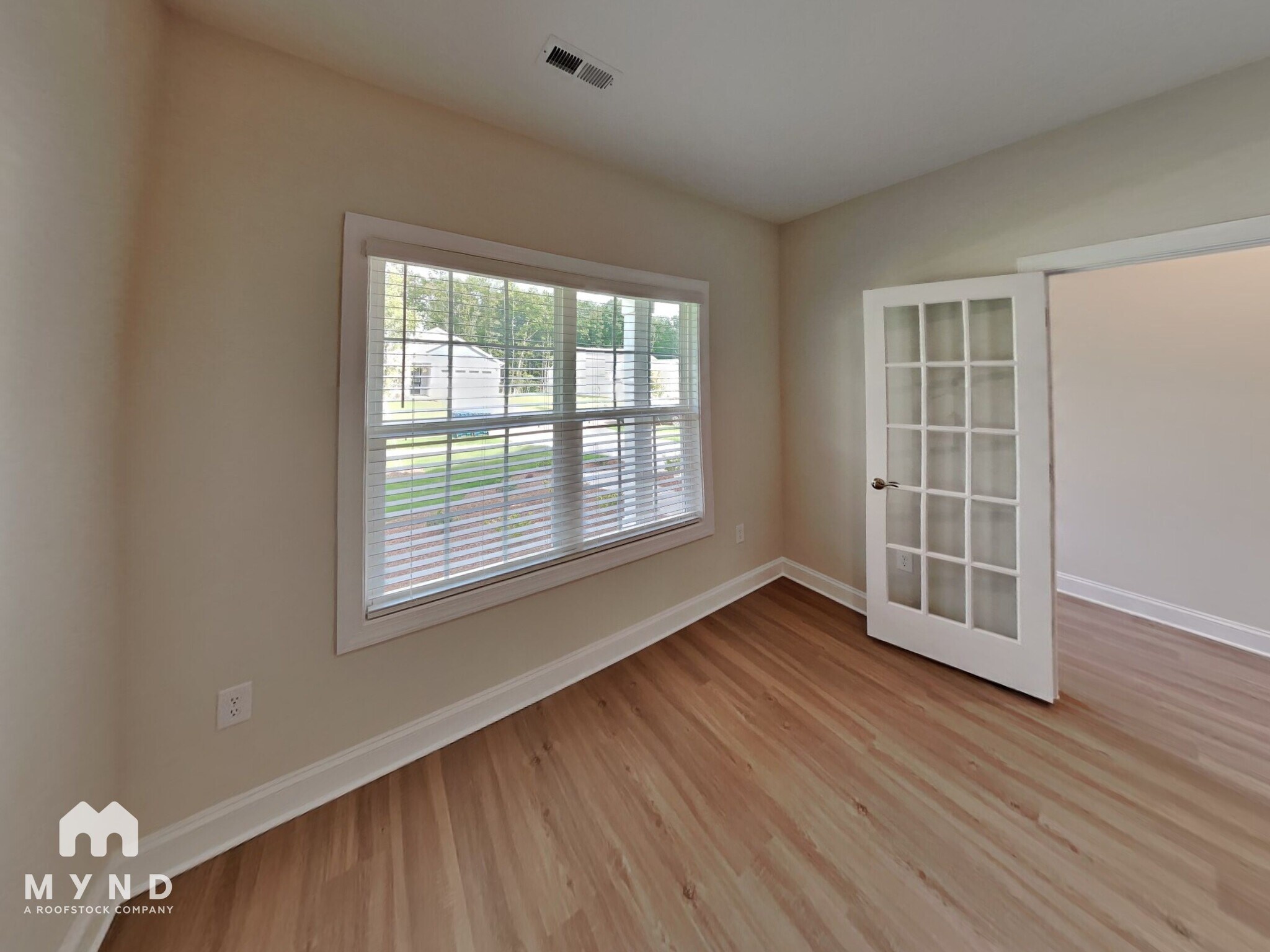 Building Photo - 102 Sina St