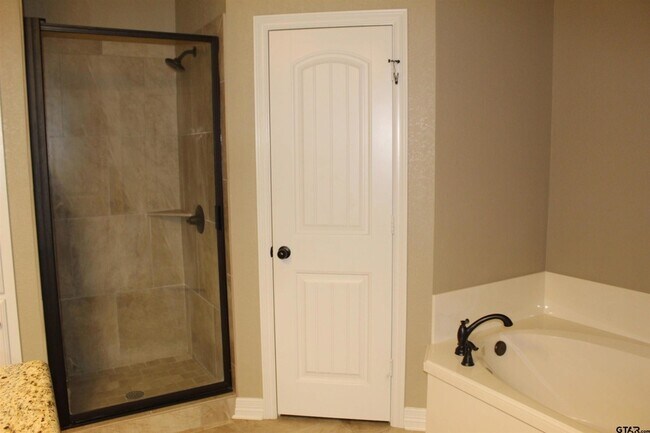 Building Photo - 1811 Spruce Pine Lane