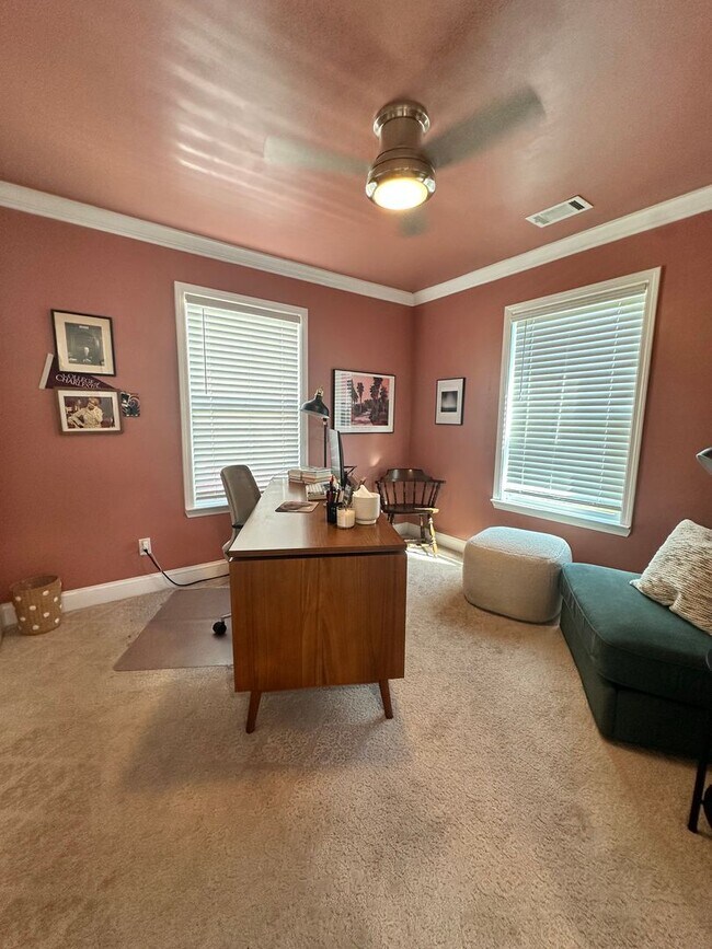 Building Photo - Classic Savannah Cottage with Modernized Interior, Fully Fenced Backyard