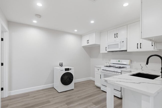 Building Photo - 10788 Mercer Ave