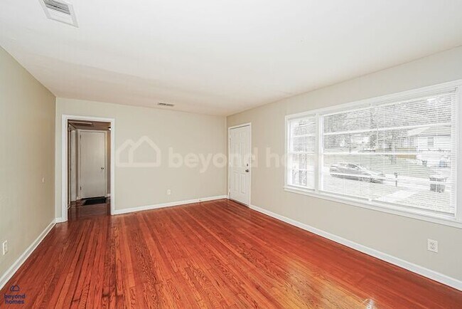 Building Photo - Ready to love where you live? 3 Bed 1 Bath Home Ready for You!