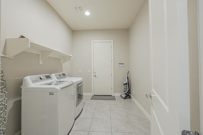 Building Photo - 23060 E Sonoqui Blvd