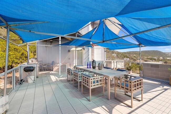 Building Photo - 14020 Lakeview Dr