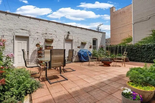 Building Photo - 7619 N Bosworth Ave