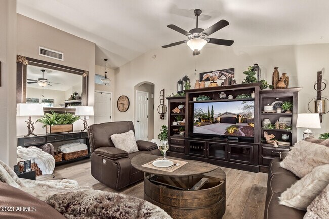 Building Photo - 10853 W Manzanita Dr