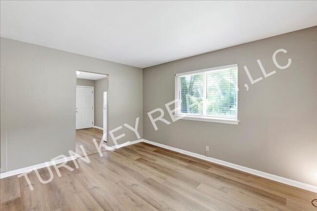 Building Photo - Duplex for Rent in Forestdale **ACCEPTS SE...