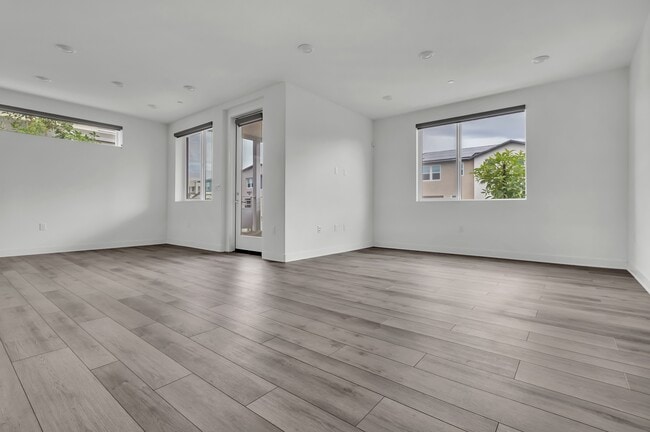 Building Photo - 1879 Union St