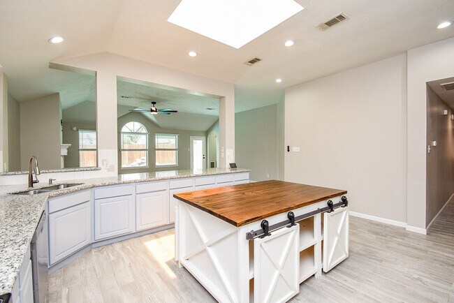 Building Photo - 23122 Beech Canyon Dr