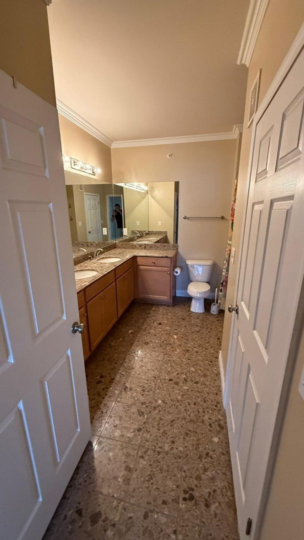 Building Photo - SPACIOUS 2-Bed, 2-Bath Condo WITH POOL, HO...