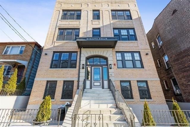 Building Photo - 84 Van Wagenen Ave