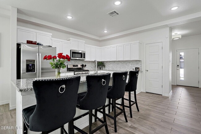 Building Photo - 12816 Linstead Ave