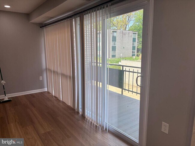 Building Photo - 9276 Adelphi Rd