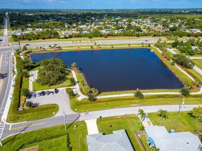 Building Photo - 1297 SE Floresta Dr