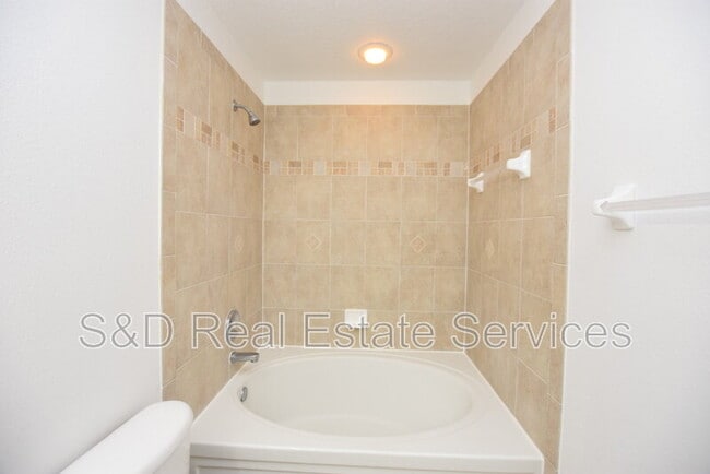 Building Photo - 5410 River Rock Rd