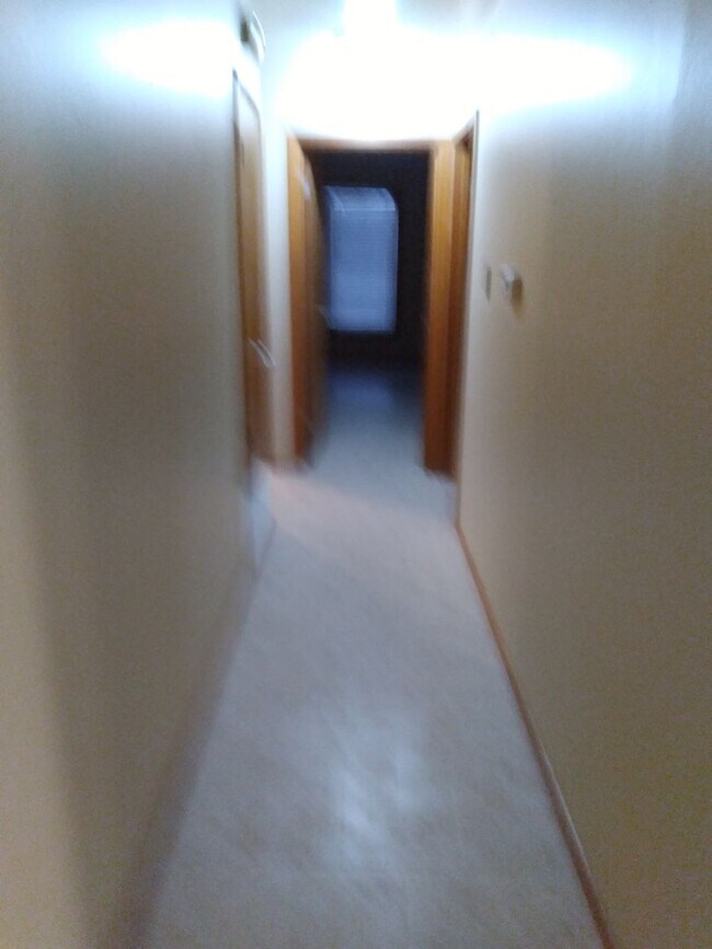 Building Photo - Great location