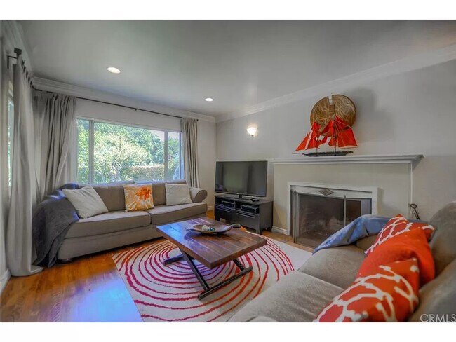 Building Photo - 2821 Greenfield Ave