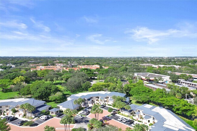 Building Photo - 8137 NW 17th Manor