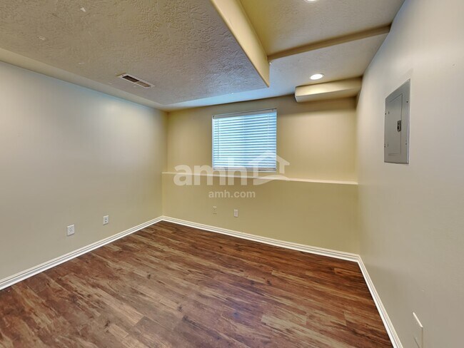 Building Photo - 643 N 1725 W