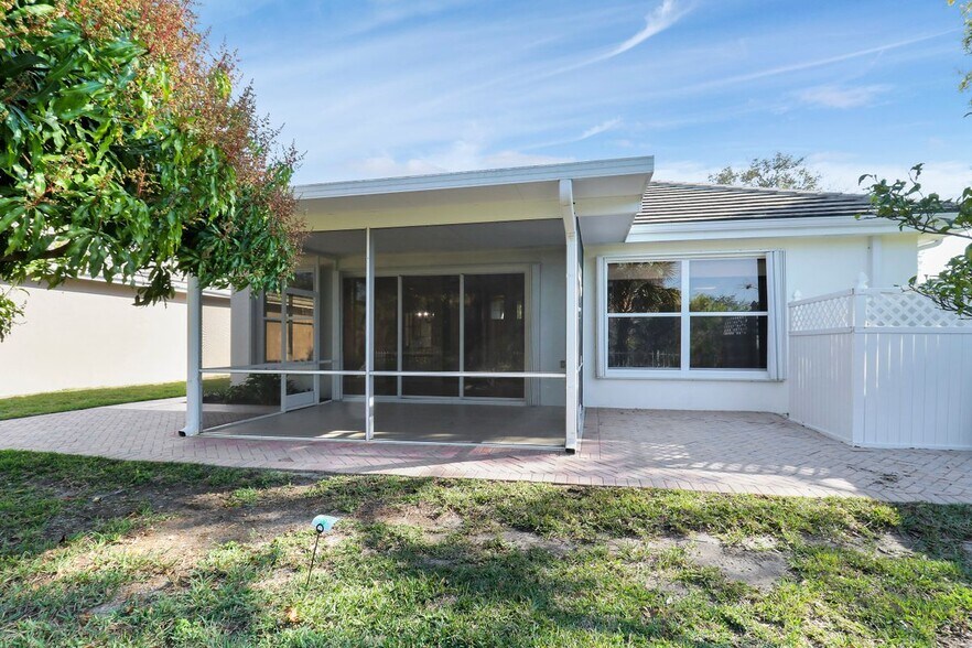 Building Photo - 7428 SE Waxberry Cir