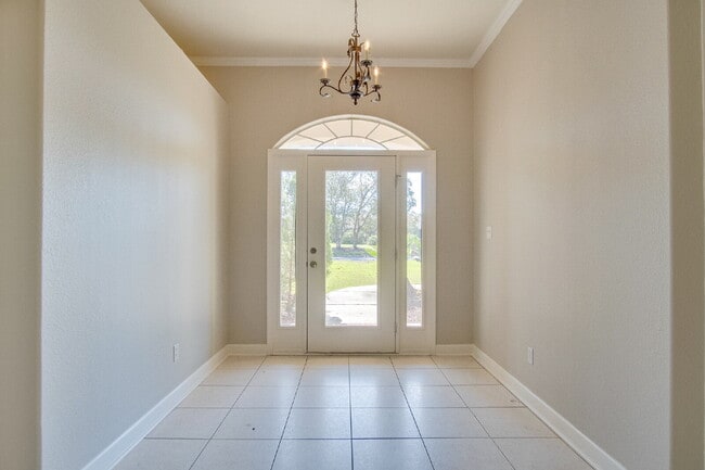 Building Photo - Spacious Pace Home with Office, Fireplace ...