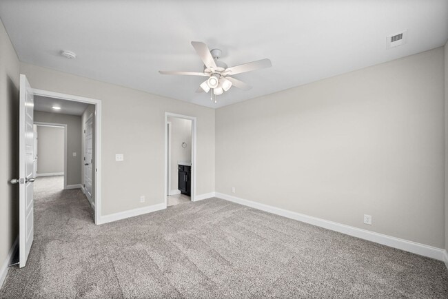 Building Photo - Two Bedroom with Garage!