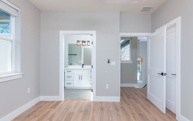 Building Photo - 8006 Gault St