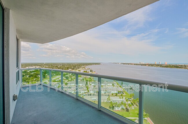 Building Photo - 241 Riverside Dr