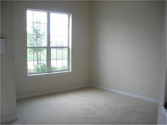 Building Photo - 5111 Manorfield Dr