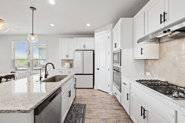 Building Photo - 129 Stone Cyn Dr