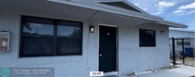 Building Photo - 1470 NW 22nd Ct