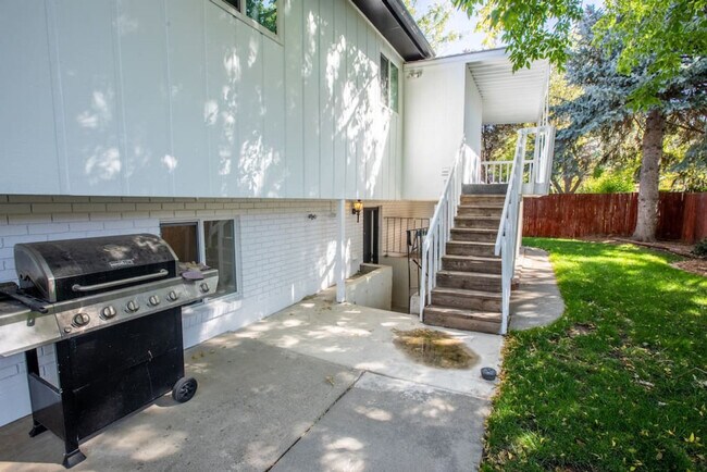 Building Photo - 1416 S Hollow Dale Dr