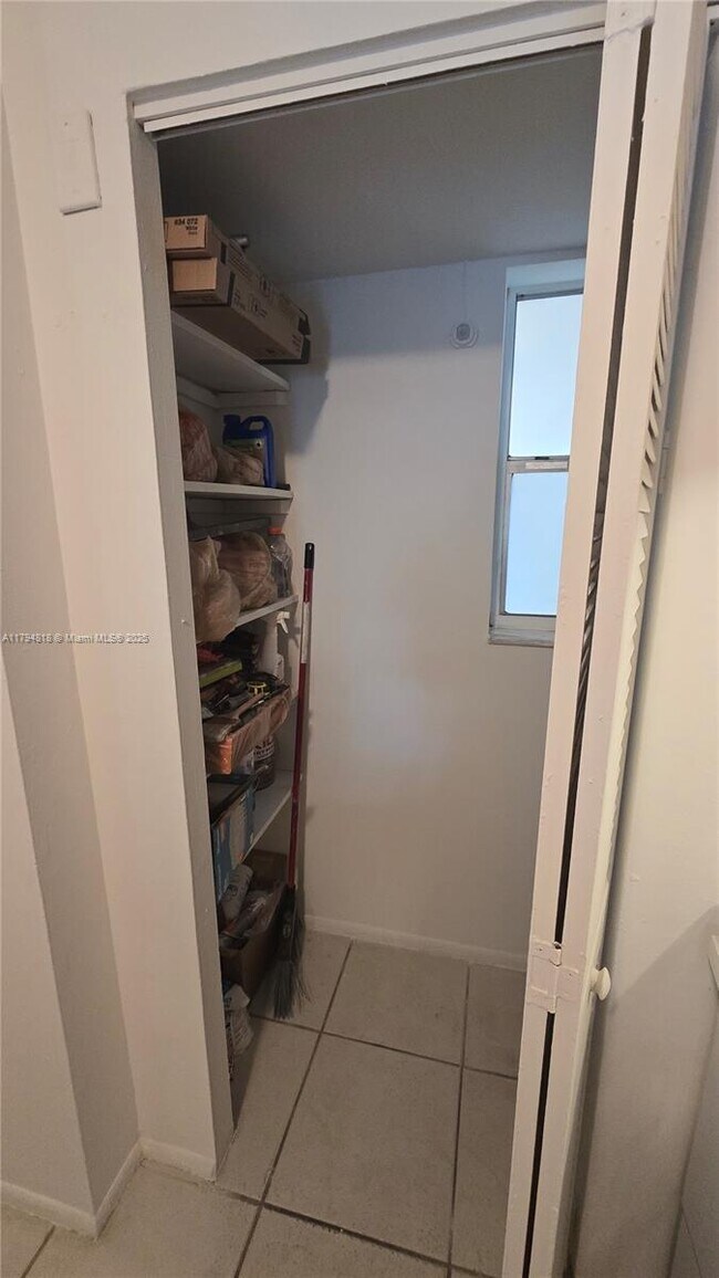 Building Photo - 7801 S Colony Cir
