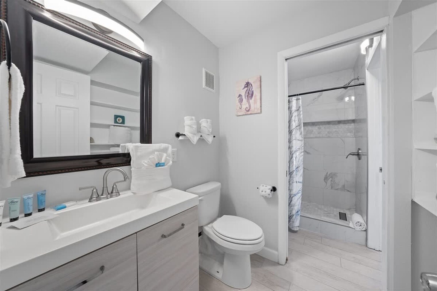 Building Photo - 8743 Thomas Dr